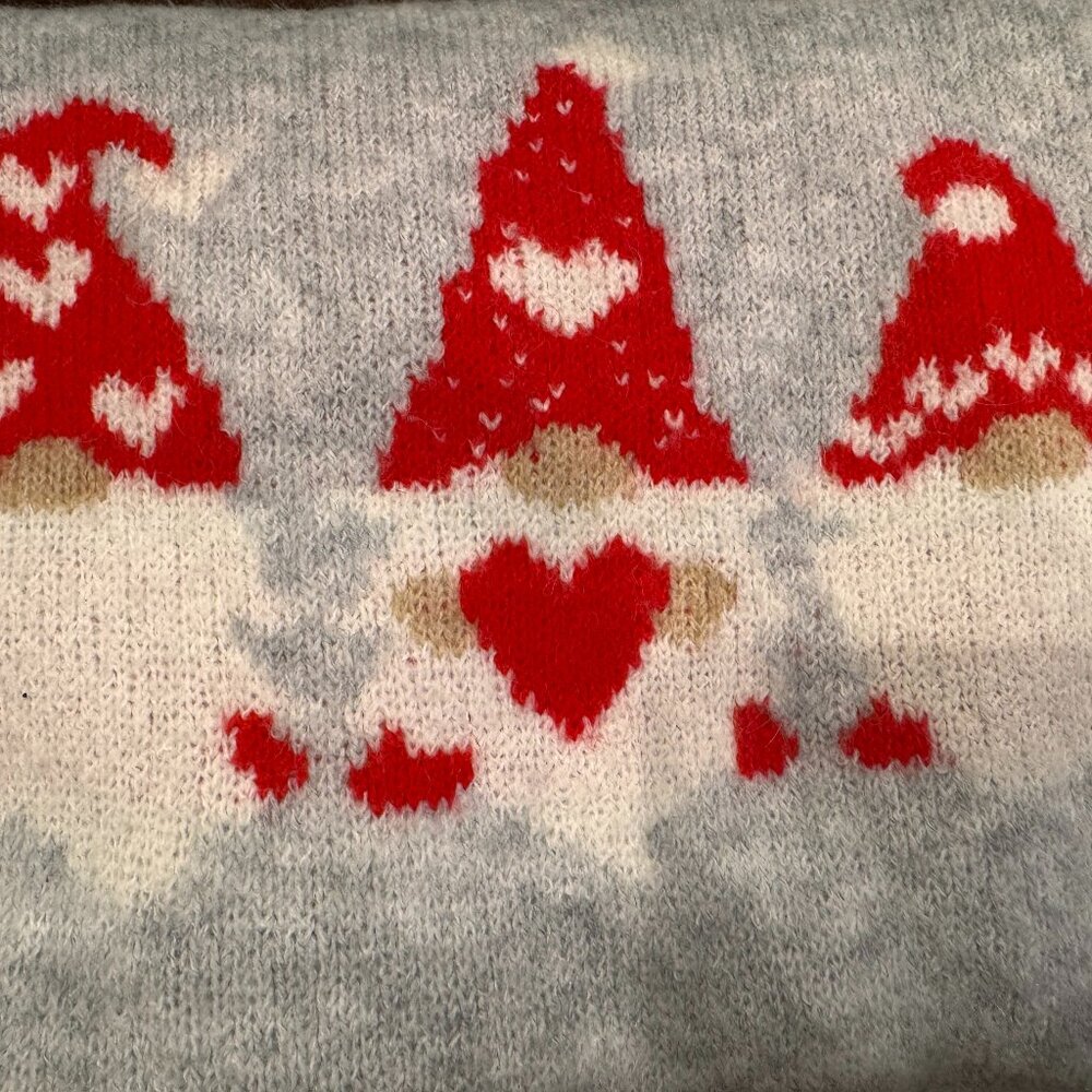 Cupcakes & Cahshmere Gray Gnome with Hearts  Long Sleeves Sweater Size XL
